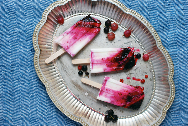 berry buttermilk popsicles 8sm