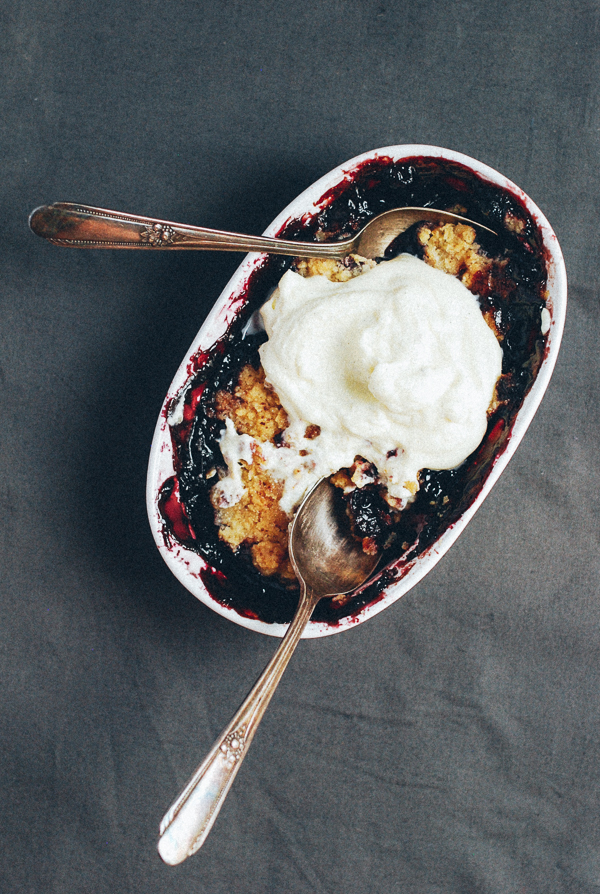 blackberry blueberry crisp with vanilla bean whipped cream // brooklyn supper