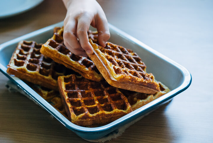 honey cornmeal waffles with blackberry syrup // brooklyn supper