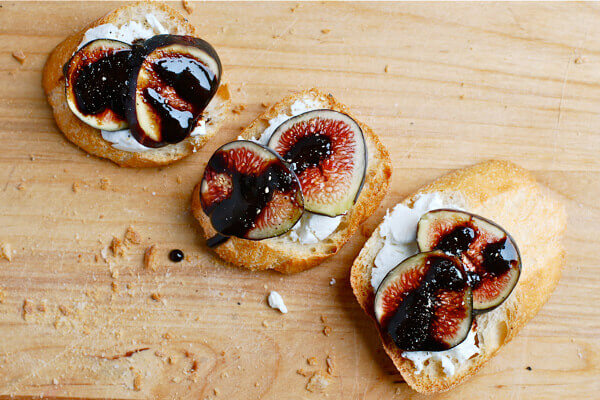 Fig toasts