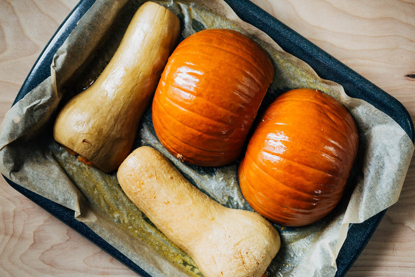 Cooked squash and pumpkins in a baking pan. 