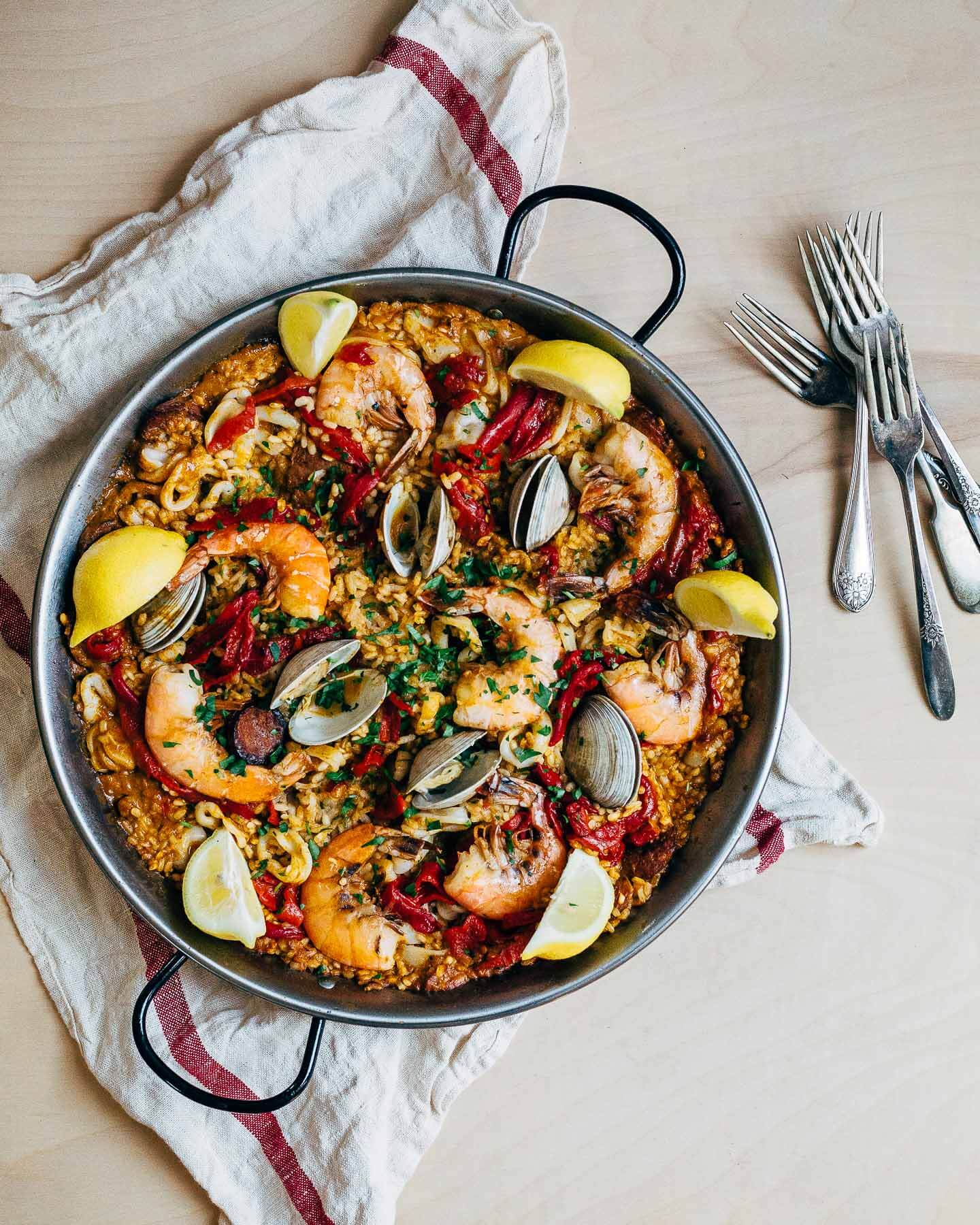 Seafood Paella: How to make the authentic dish, step by step.
