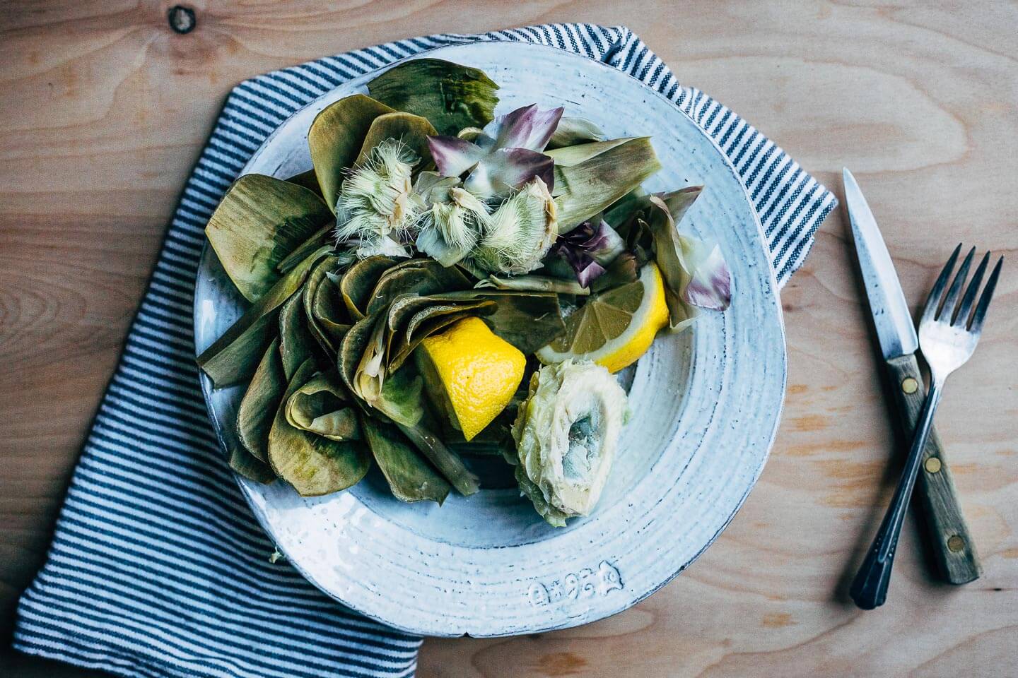 steamed artichokes with roasted garlic aioli // brooklyn supper