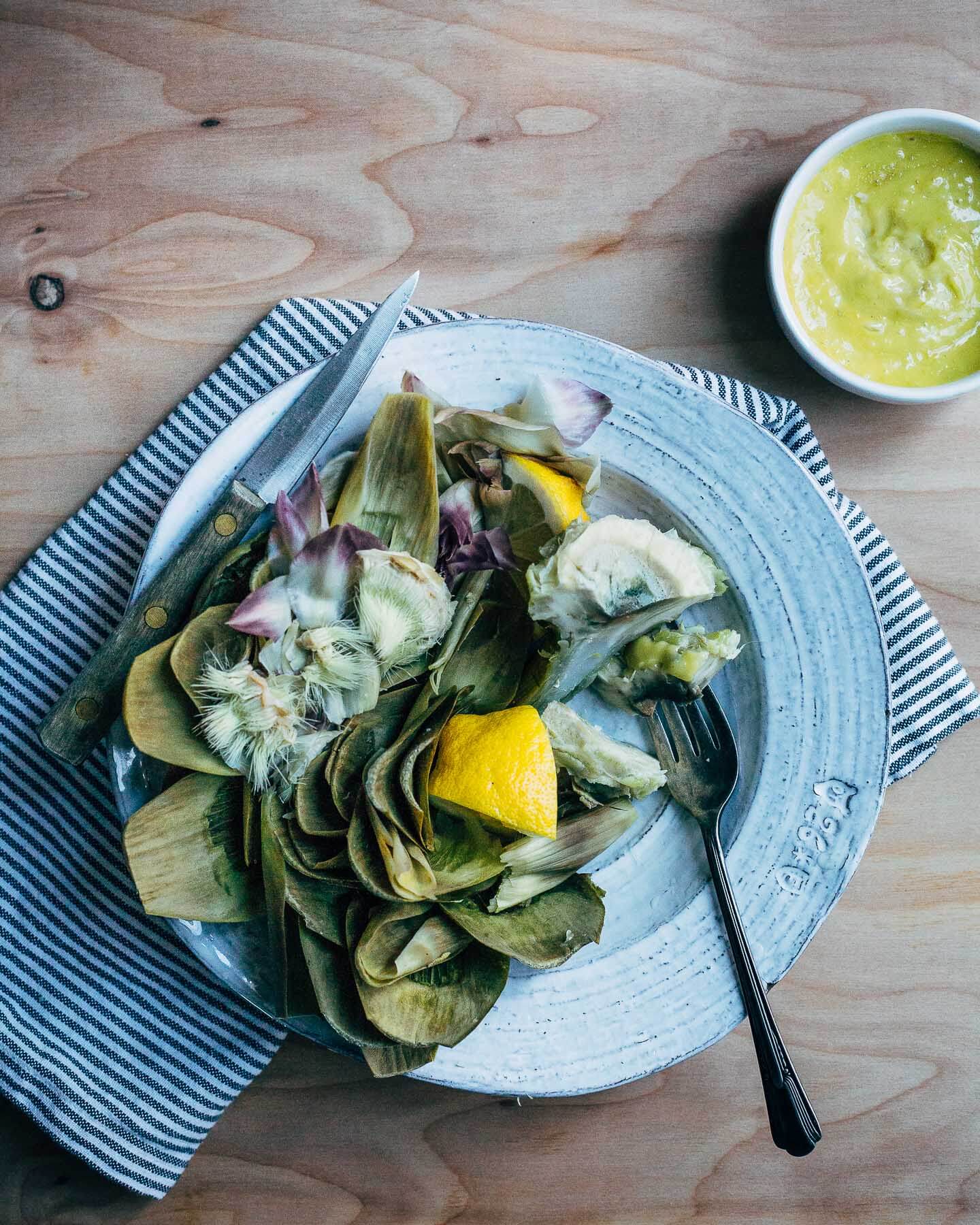 steamed artichokes with roasted garlic aioli // brooklyn supper