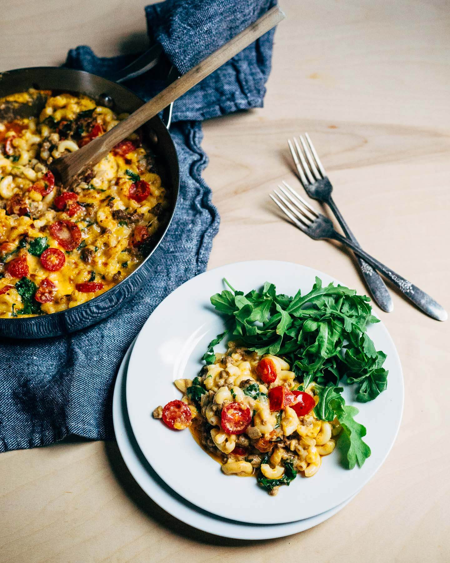 This flavorful cheeseburger mac and cheese is inspired by a classic summer cheeseburger. Sharp Wisconsin cheddar, tender macaroni, and perfectly browned hamburger are complemented by fresh bits of cherry tomato and arugula. 