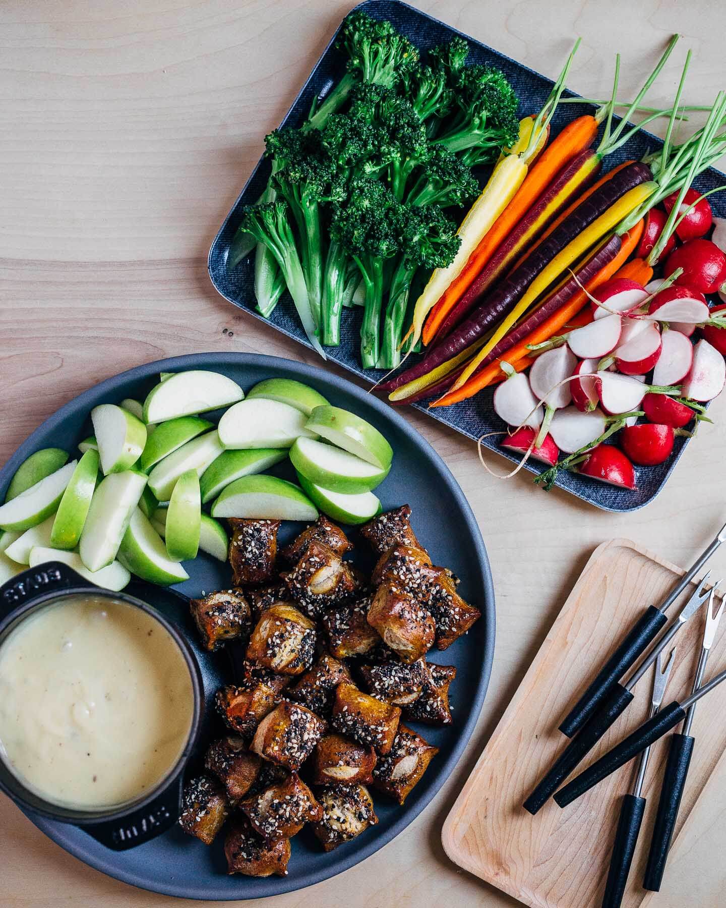 apple cider fondue with seeded rye pretzel bites // brooklyn supper