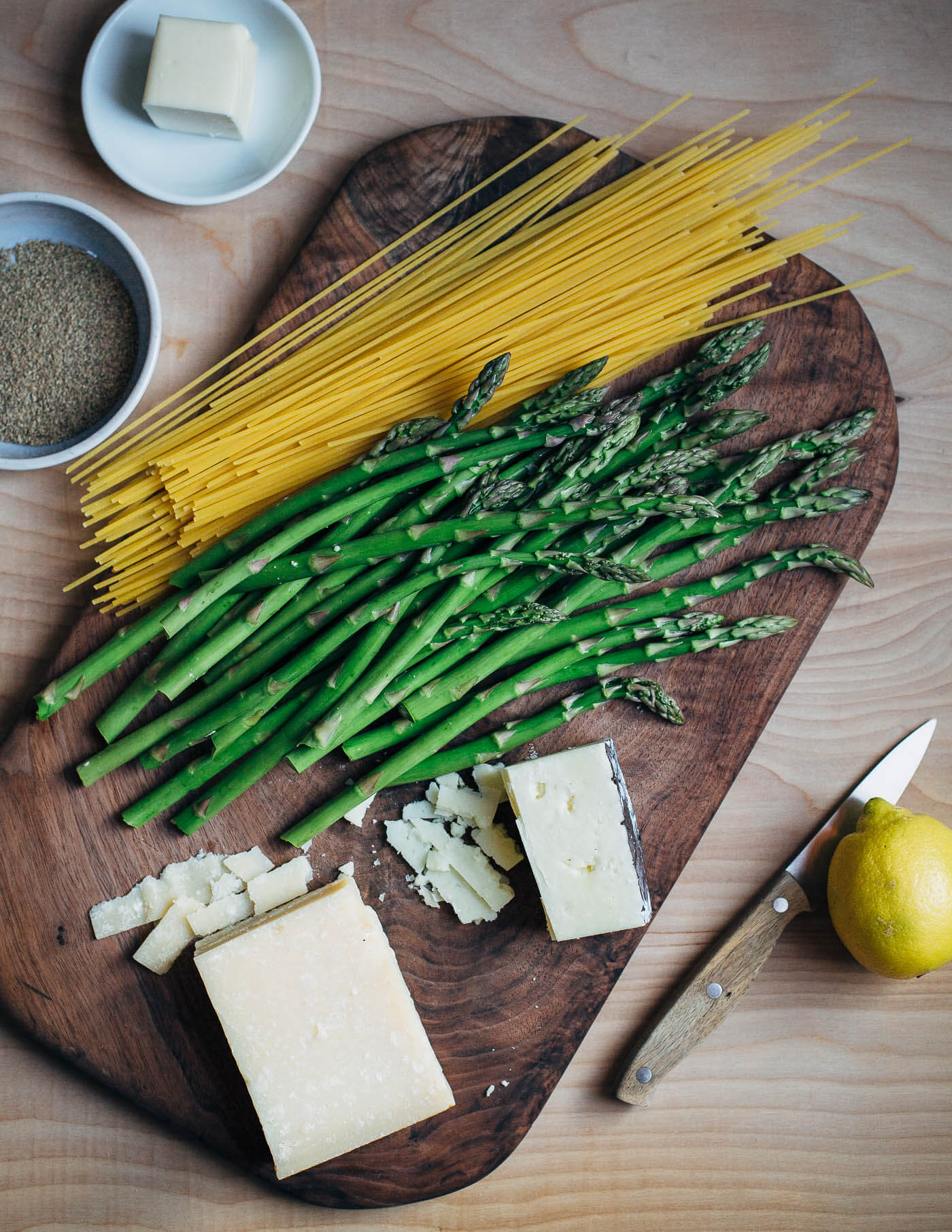 Ingredients for cacio e pepe with asparagus