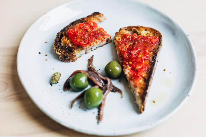 Pan con Tomate (Spanish-Style Tomato Toasts) - Brooklyn Supper