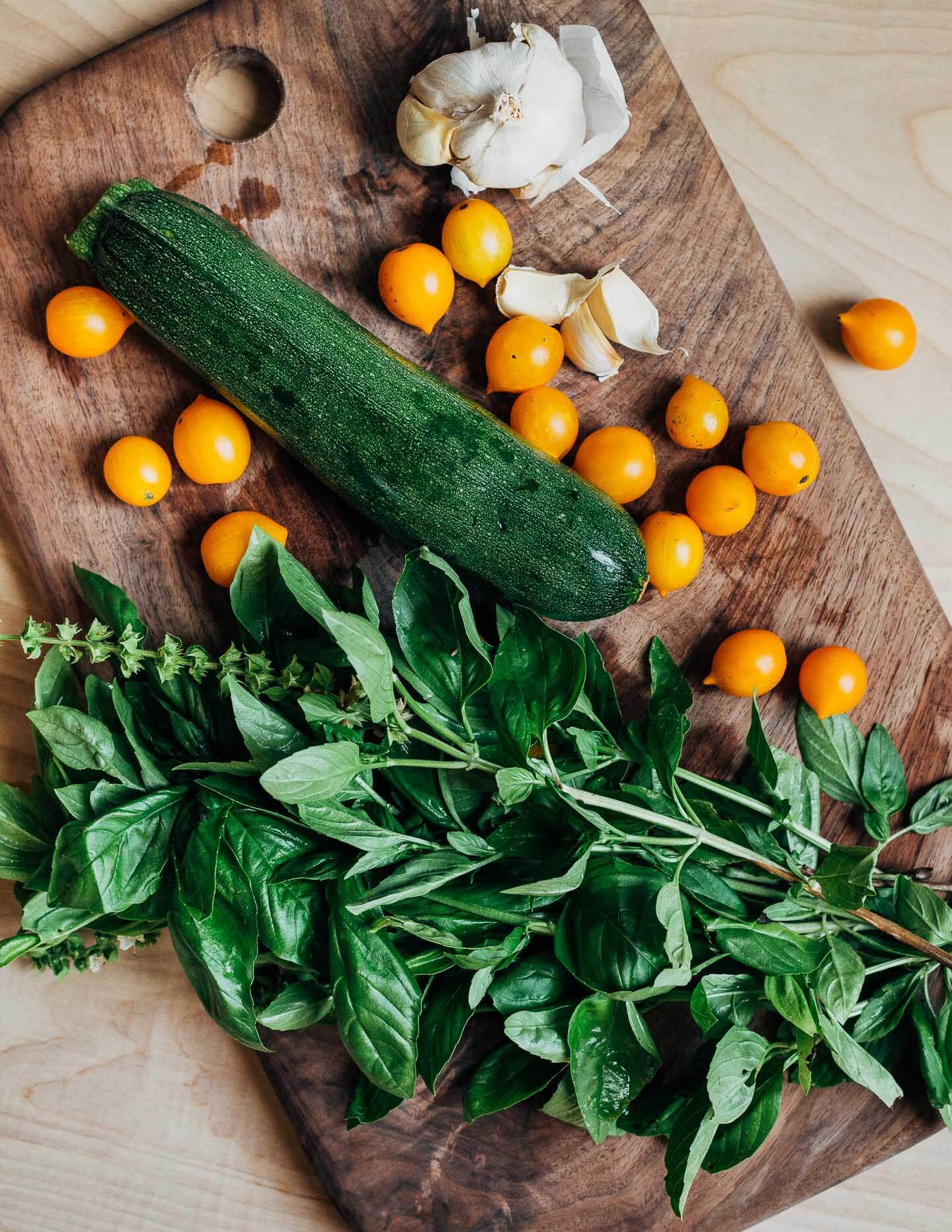 Ingredients for zucchini pesto pasta. 