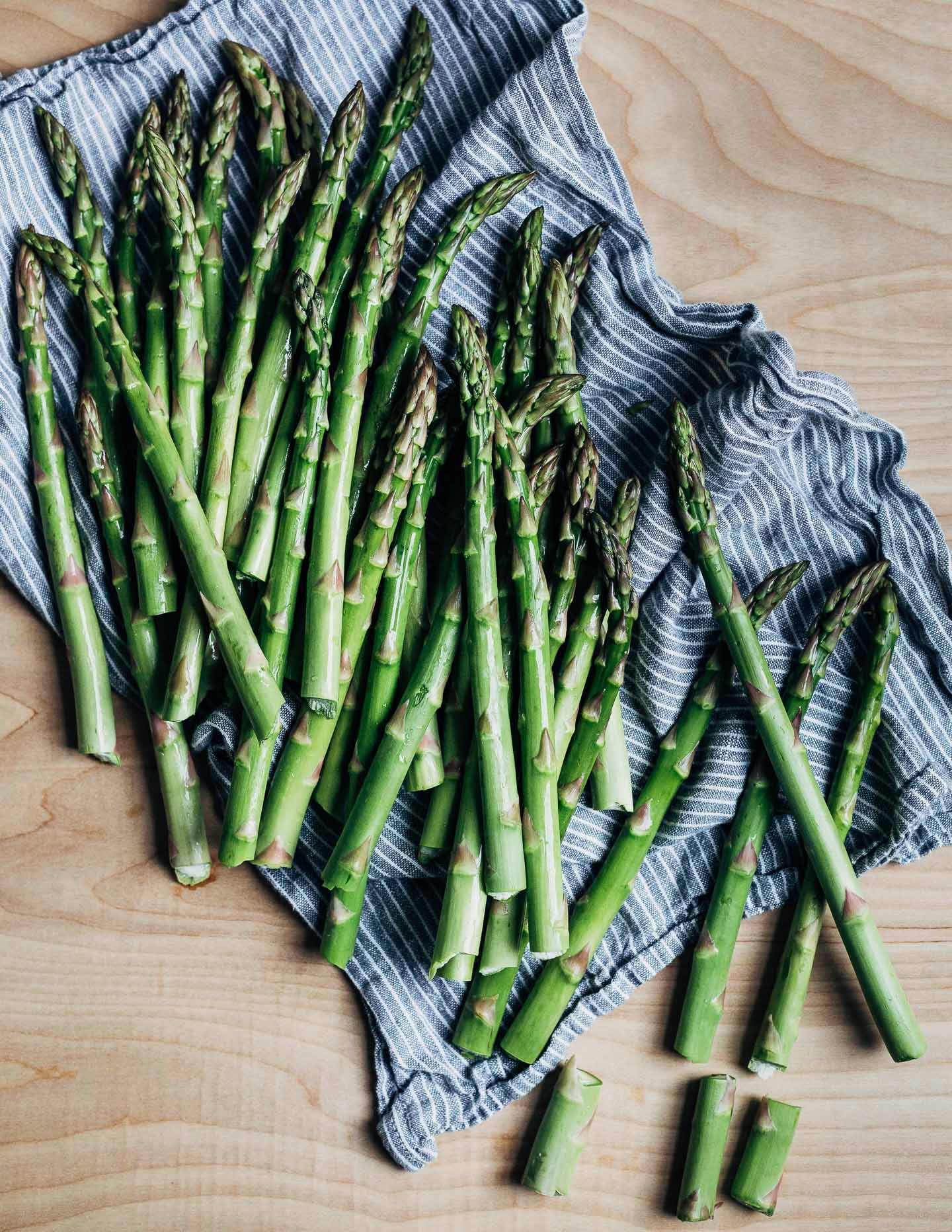 Asparagus spears drying on a towel